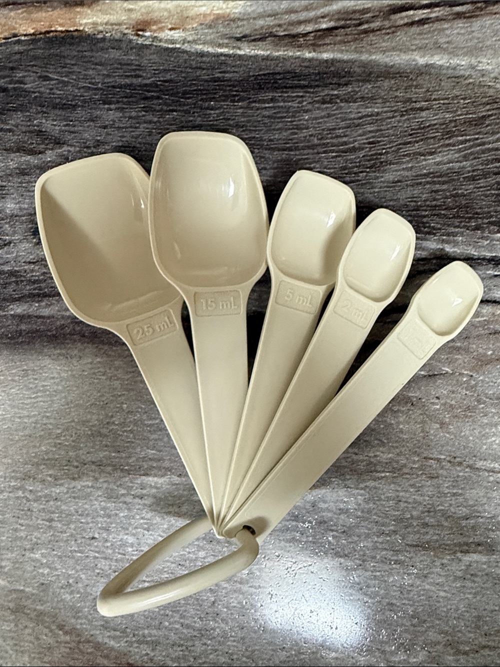 Vintage Tupperware METRIC Measuring Spoons
